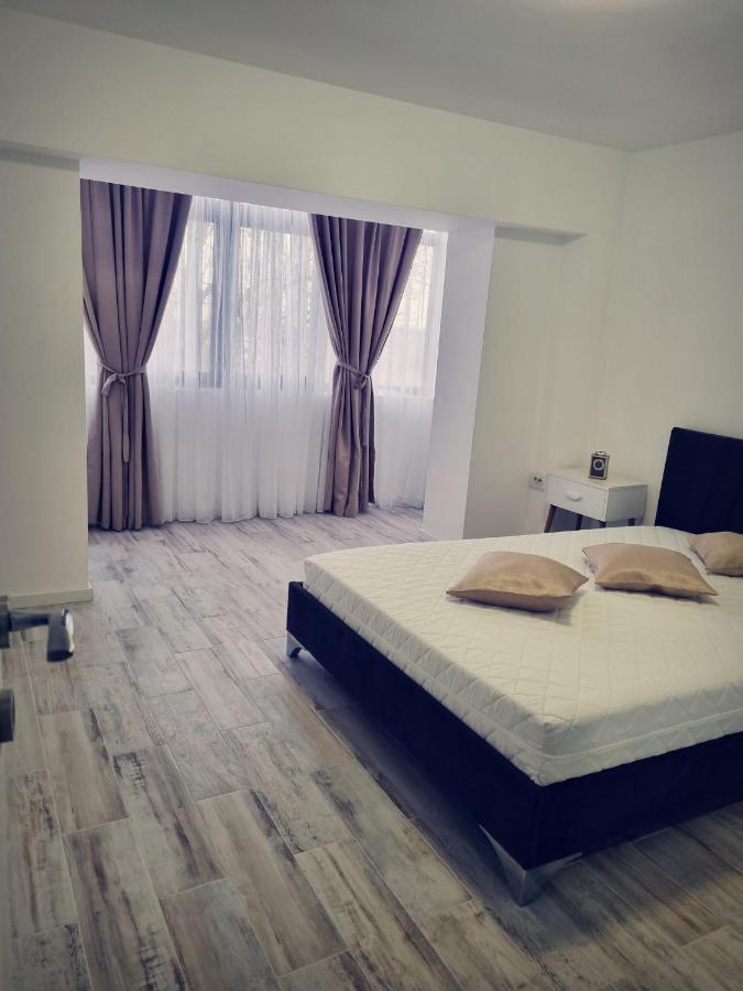 Luxurious Apartment With 3 Rooms And 2 Bathrooms In Corabia Exterior photo