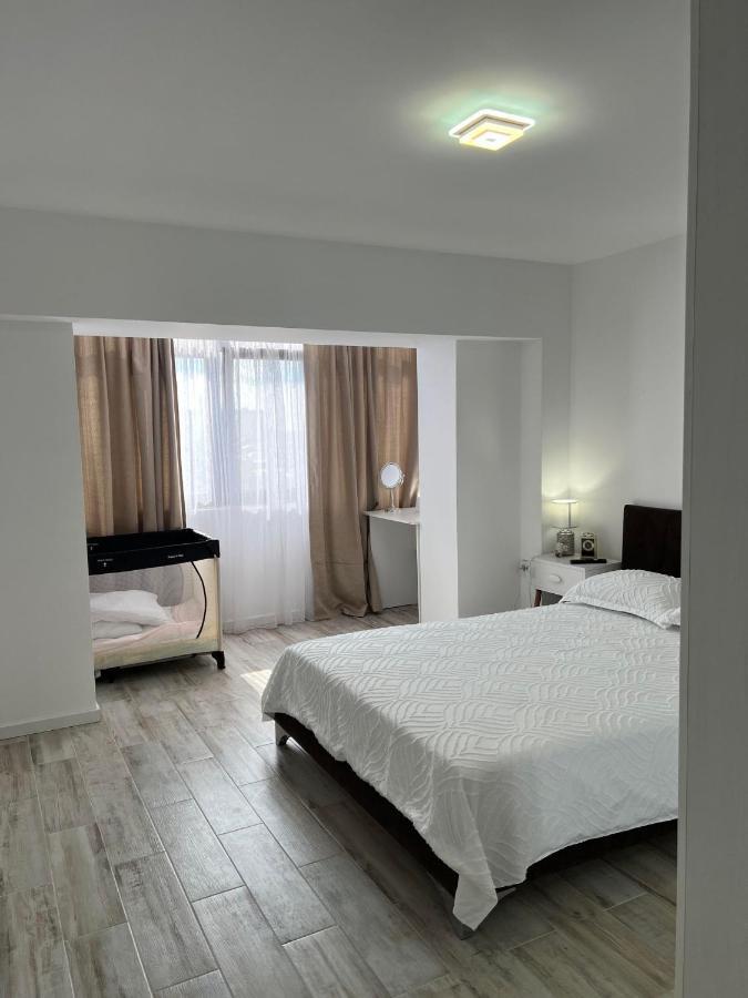 Luxurious Apartment With 3 Rooms And 2 Bathrooms In Corabia Exterior photo