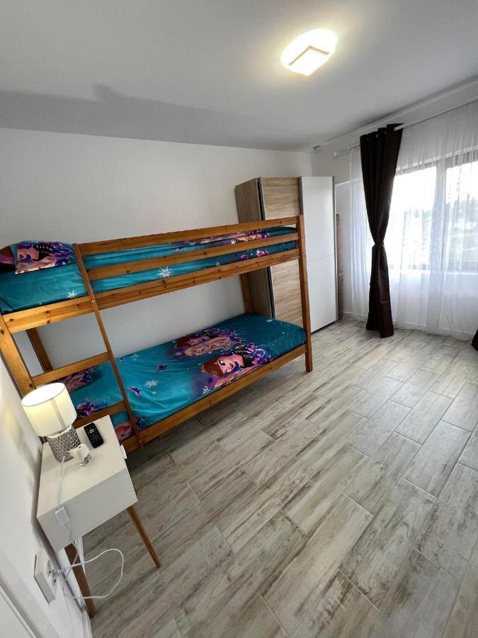 Luxurious Apartment With 3 Rooms And 2 Bathrooms In Corabia Exterior photo