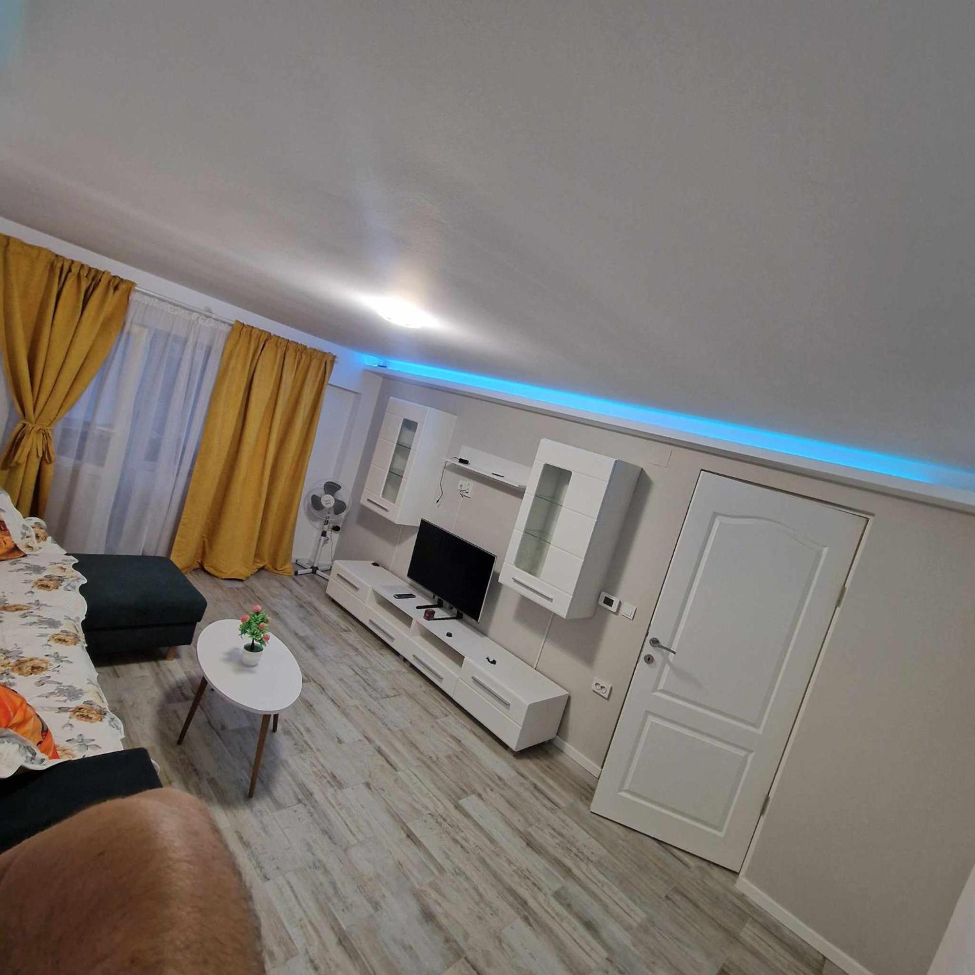 Luxurious Apartment With 3 Rooms And 2 Bathrooms In Corabia Exterior photo