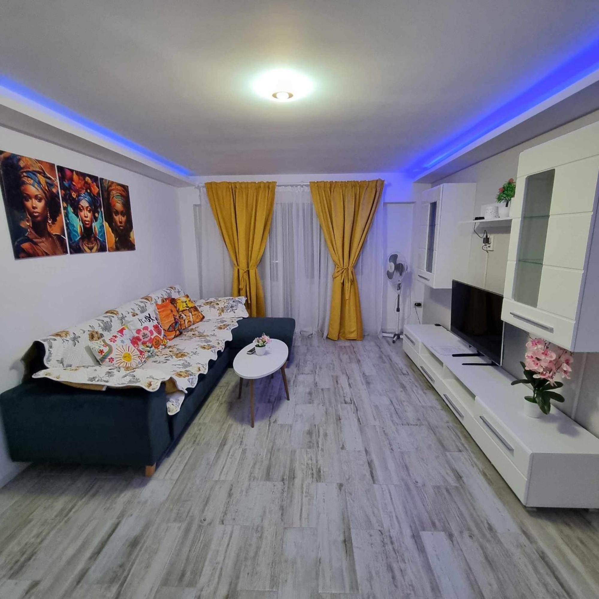 Luxurious Apartment With 3 Rooms And 2 Bathrooms In Corabia Exterior photo