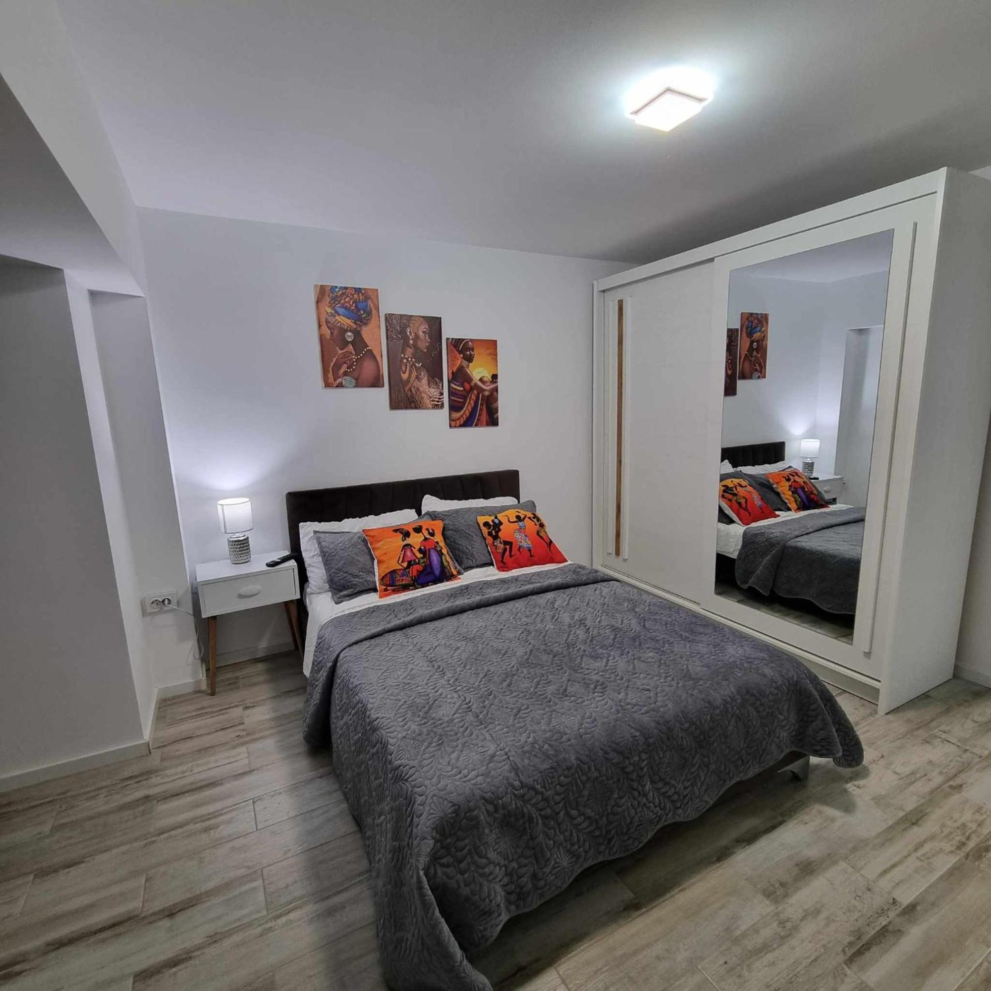 Luxurious Apartment With 3 Rooms And 2 Bathrooms In Corabia Exterior photo
