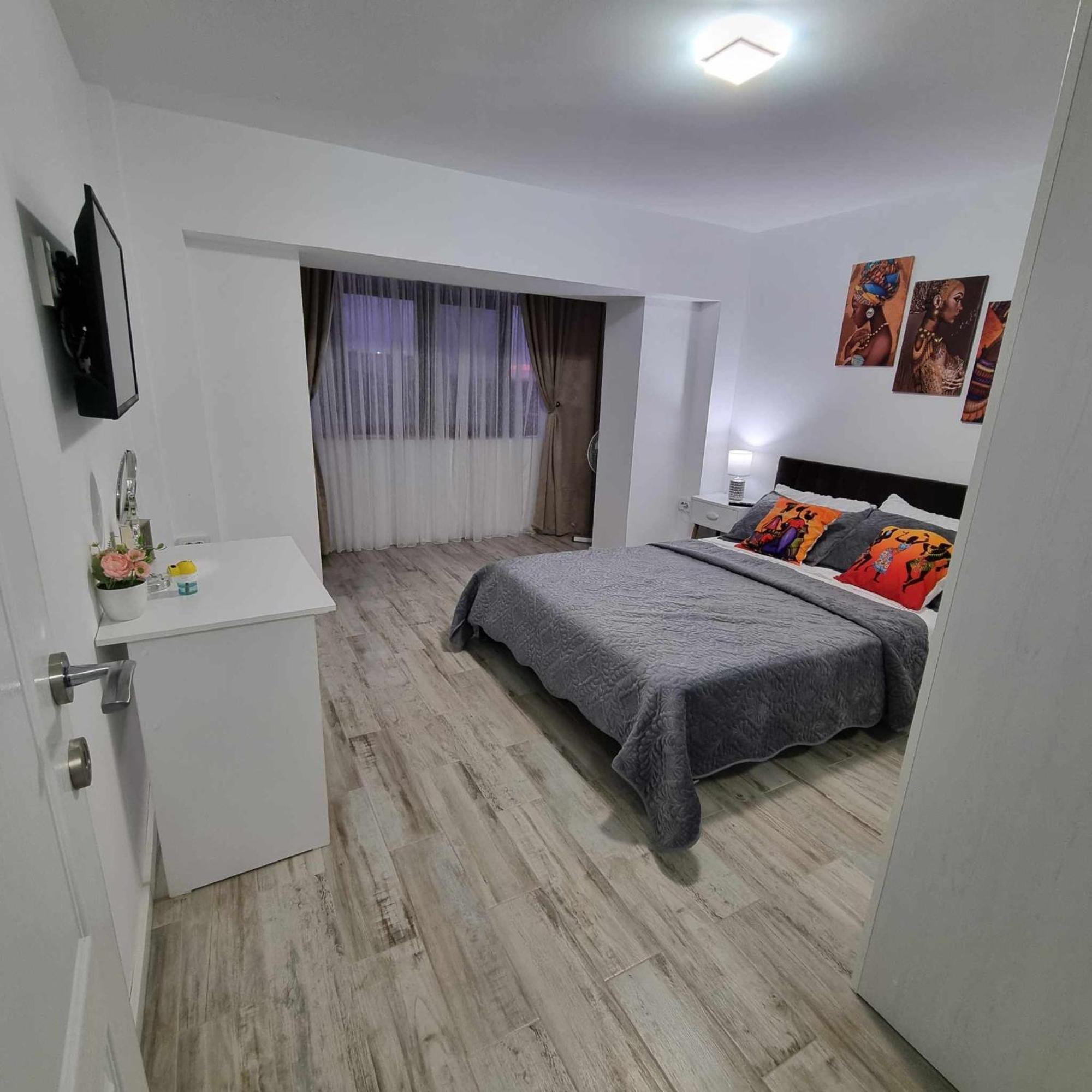 Luxurious Apartment With 3 Rooms And 2 Bathrooms In Corabia Exterior photo